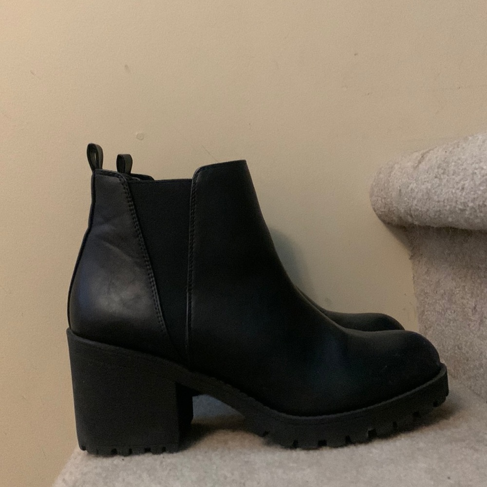 Black platform heel boots!
